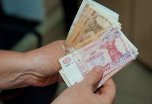 iroul Național de Statistică: cele mai mari salarii se înregistrează în nformații și comunicații – 37144 lei, iar cele mai mici în agricultrură, silvicultură și pescuit dacă în 2019 salariul de funcție a deputatului era de 13.940 de lei, atunci în 2020 este deja 18.122 de lei.