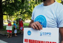 Părinții elevilor cu dizabilități de auz cer asigurarea dreptului copiilor lor la educație incluzivă