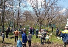 Gospodarii din Șeptelici au salubrizat cimitirul