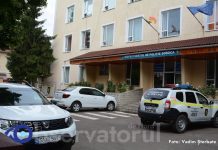 Un sorocean amendat după ce a smuls camera de pe uniforma unei polițiste în plină intervenție