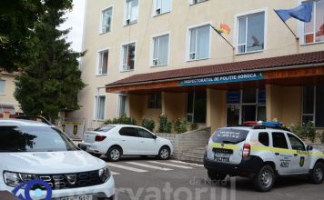 Un sorocean amendat după ce a smuls camera de pe uniforma unei polițiste în plină intervenție