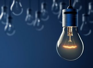 Este „bătut în cuie” – curentul electric s-a ieftinit, cu cinci bănuți