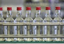 Un sorocean care transporta peste 69 de recipiente cu alcool fără acte a fost amendat
