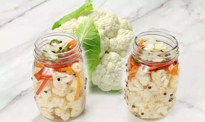 Ce-sa-pui-pe-fundul-borcanelor-de-conopida-murata-pentru-a-ramane-crocanta.-Asa-te-bucuri-de-ea-luni-la-rand-1024x683