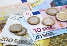 Curs valutar. 4 decembrie 2025: euro crește cu cinci bani, iar dolarul valorează cu trei bani mai puțin