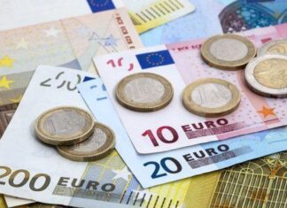 Curs valutar, 15 februarie 2026: dolarul costă 16 lei și 92 de bani, iar moneda unică europeană costă 20 lei și 11 de bani