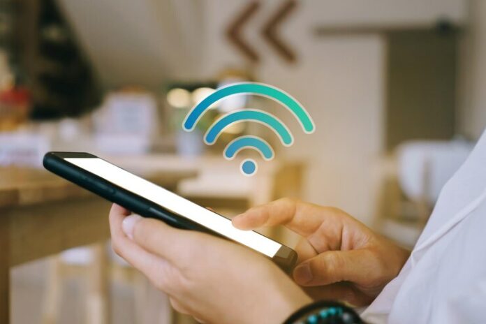 midsection-man-using-mobile-phone_1048944-14290117