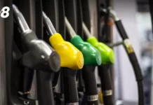 Astăzi, 11 decembrie 2025, benzina și motorina s-au mai ieftinit, cu trei bani și, respectiv, nouă bani