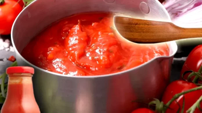 Bulion-la-rece-fara-fierbere.-Reteta-secreta-care-pastreaza-toate-vitaminele-rosiilor.jpg-1024x576