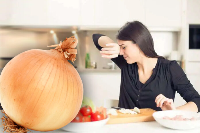 De-ce-plangem-de-fapt-cand-taiem-ceapa.-Motivul-incredibil-pentru-care-avem-aceasta-reactie
