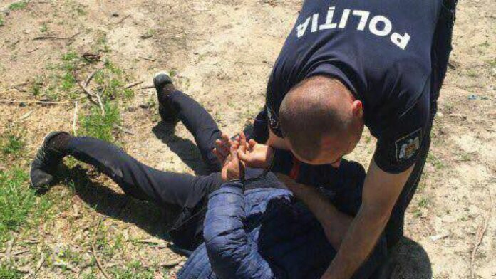 foto--trei-infractiuni-in-doua-zile-doi-tineri-comandau-taxi-uri-si-le-furau--lovind-soferii-32661