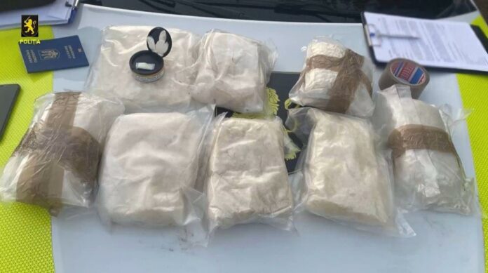 photo_5316871755706530076_y