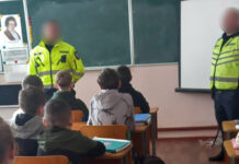 Învățătoare de clase primare acuzată de tratament inuman și degradant împotriva unui elev, îndreptățită de judecată