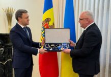 Ex-premierul Dorin Recean, decorat de Volodimir Zelenski. „Ucraina apreciază solidaritatea Moldovei”