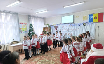 Matineu patriotic de Crăciun la Gimnaziul Racovăț