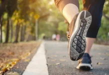 O oră de mers pe jos înseamnă fericire!