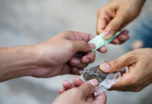 Droguri de 200.000 de lei depistate la un bărbat de 42 de ani din Drochia