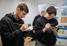 Oportunitate educațională gratuită pentru elevii din școli profesionale, colegii și centre de excelență