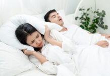 Cum să dormi și să te odihnești lângă cineva care sforăie. Sfaturile utile de pus în aplicare