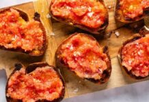 Un „duet” perfect – pâinea cu roșiile