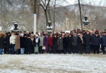 Depuneri de flori la bustul poetului Mihai Eminescu / VIDEO