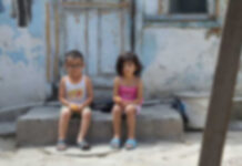 Doi copii au fost scoși din familie și plasați în asistență parentală: erau murdari și înfometați