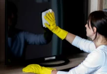 Cum cureți corect ecranul televizorului fără să-l deteriorezi