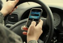 600 de lei amendă și trei puncte de penalizare – acesta este prețul utilizării telefonului mobil în timpul conducerii automobilului
