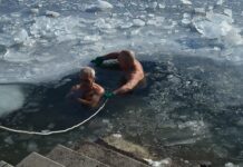 Scăldatul de iarnă pe Nistru monitorizat de salvatorii din Soroca / VIDEO