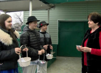 Obiceiul Mărțișorului, promovat de copiii din Volovița: „Să bucurăm oamenii, să-și aducă aminte de tradiții”