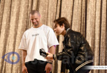 FOTOGRAFIA ZILEI: Chitara lui Pavel Stratan a câștigat-o Dumitru Volociuc, un fan de-al său de la Șoldănești