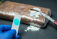 Vindeau droguri pe Telegram – doi tineri au fost condamnați la 7 și 5,3 ani de închisoare