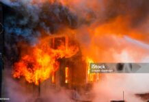 O familie din satul Șuri a rămas fără casă, în urma unui incendiu devastator.