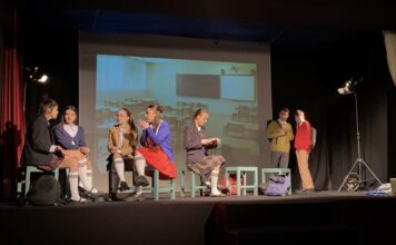 Spectacolul „Adevărul din poveste” prezentat pe scena Teatrului „Veniamin Apostol” din Soroca / VIDEO