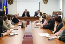 Provocările și nevoile comunității de etnie romă discutate de autoritățile drochiene