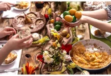 Câte calorii are un ou roșu, o felie de cozonac și o porție de miel. Tabel complet. Cât îngrașă masa de Paște într-o singură zi