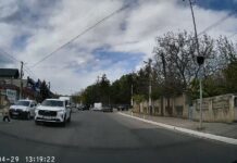 Situație periculoasă în trafic la Soroca: O mașină nu a oprit la o trecere pentru pietoni de lângă un liceu / VIDEO