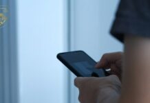 S-a dat drept femeie pe online și a solicitat poze intime de la un bărbat căsătorit