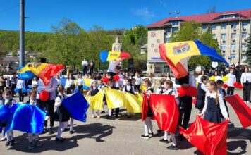 Sorocenii au sărbătorit Ziua Drapelului în Piața Libertății / VIDEO