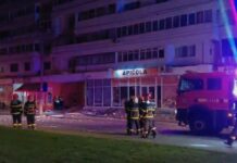 Dronă cu încărcătură explozivă, prăbușită pe un bloc din Galați: Patru persoane au fost rănite, iar zeci de locatari au fost evacuați