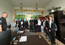 Elevii de la Liceul „Alexandr Pușkin” din Soroca au descoperit profesia de polițist în cadrul unei vizite la Inspectoratul de Poliție
