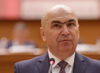 Ce îi spune mama lui Bolojan premierului. „O sun o dată pe zi”. Prim-ministrul demis, moment rar de sinceritate