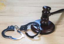 Și-a ucis tatăl și a fost condamnat la 21 de ani de închisoare