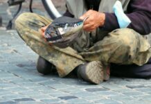Șase ani de închisoare cu amendă în mărime de 67 500 lei pentru o cerșetoare de 44 de ani
