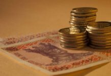 Munți de bani stau pe loc! Aproape 56 de miliarde de lei zac în conturi fără dobândă