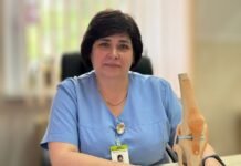 „Responsabilitatea nu se vede, dar se simte” – Elena Tcacenco, o viață în sala de operație