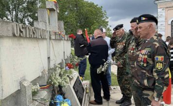 De Ziua Înălțării, au fost comemorați cei 78 de ostași români îngropați în Cimitirul Eroilor din Stoicani / VIDEO
