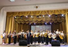 La Drochia, artiști consacrați și tineri talentați au căutat răspuns la întrebarea „De ce plâng chitarele?”