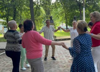 Clubul de dans „Eleganța Vârstei” dă startul activităților de vară la Soroca / VIDEO