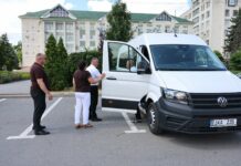 Rețeaua de transport școlar de la Drochia s-a „pricopsit” cu un autobuz nou, în valoare de 1.552.800 lei.